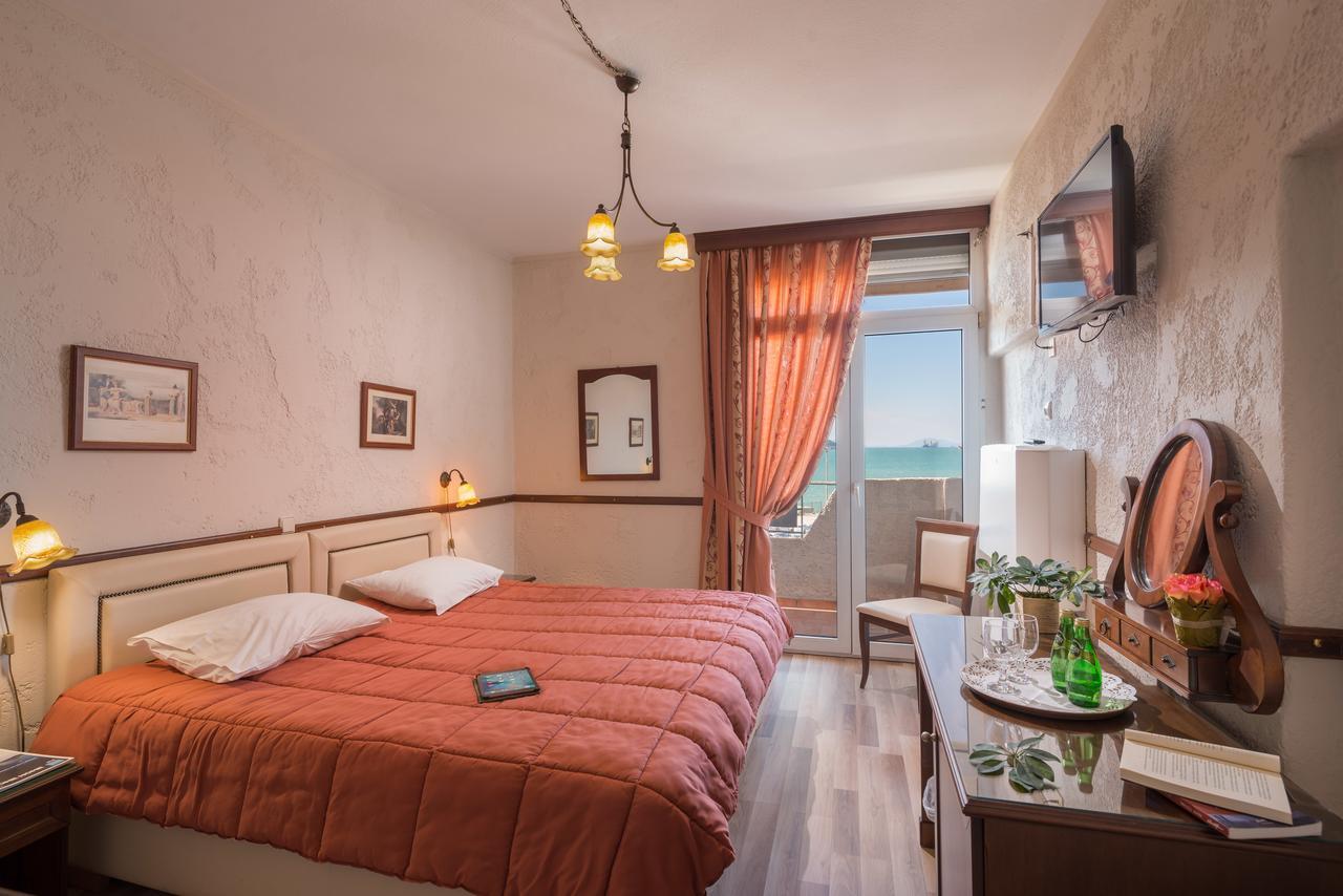 Jolly Hotel Igoumenitsa Bagian luar foto